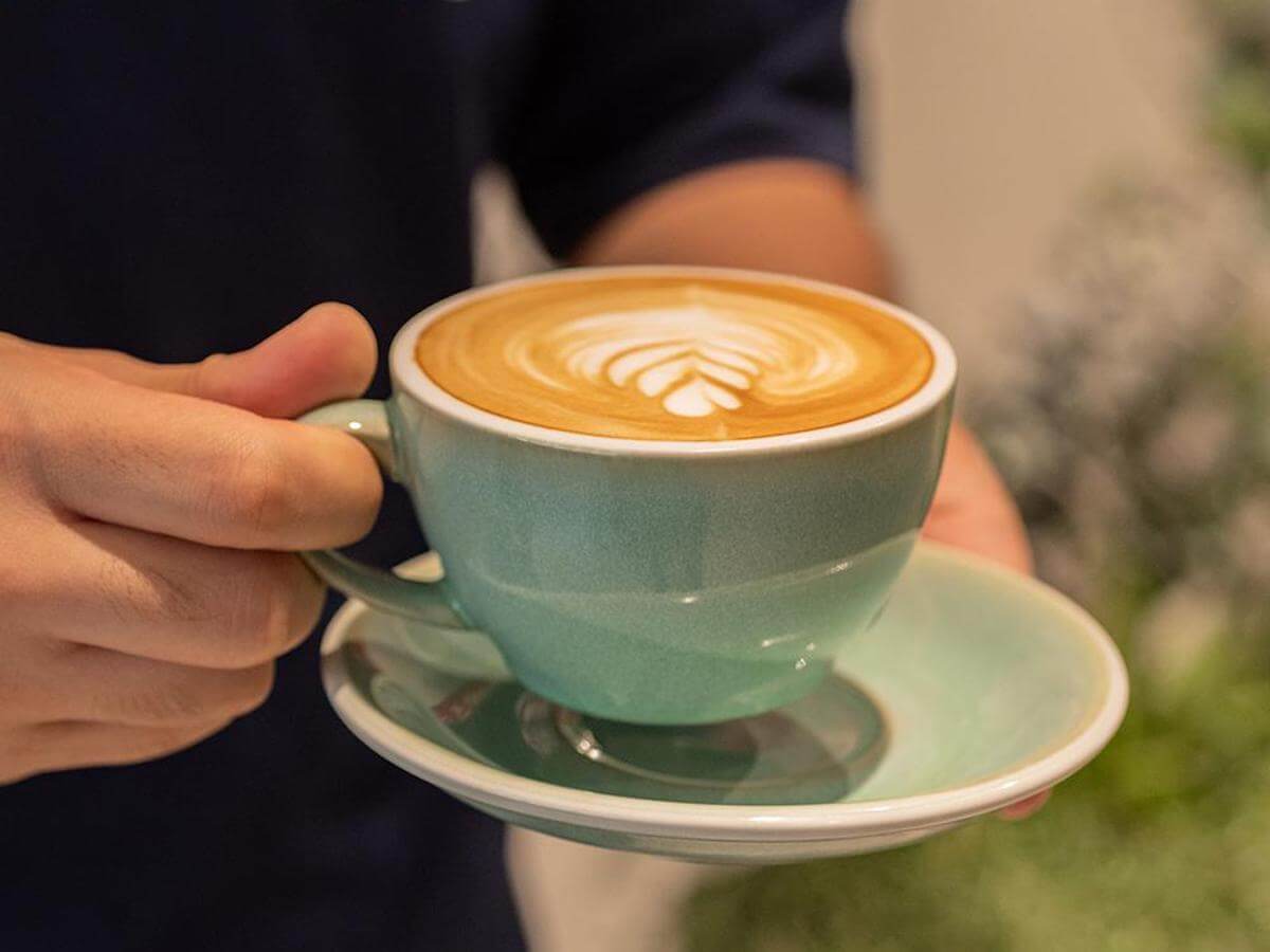 Loveramics | Tasse & soucoupe à latte Egg de 300 ml - Couleurs de potier