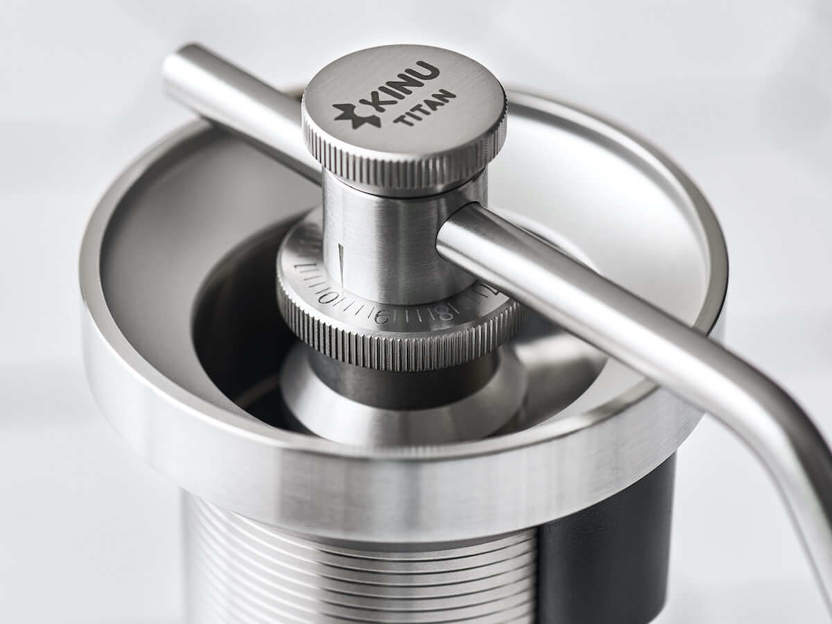 Kinu | M47 - Moulin à café manuel Titan (Édition Limitée)