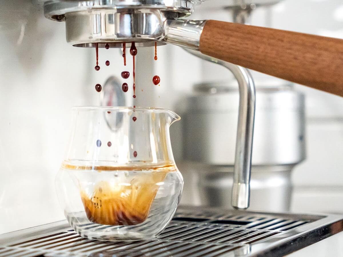 Kruve | Verres à espresso Propel avec bec verseur - Daddy Got Coffee Edition - Ensemble de 2