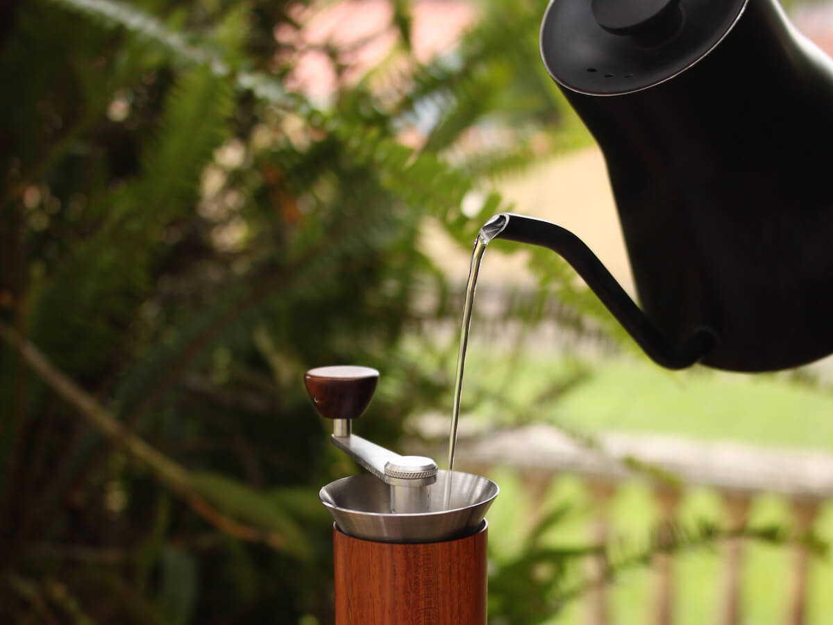 Aram | Machine à espresso avec support en acier - Auburn