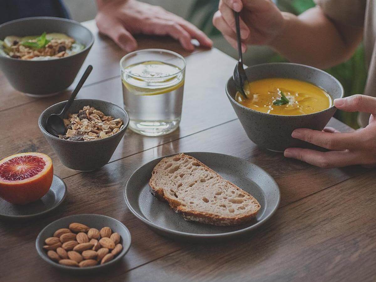 Loveramics | Assiette de service de 18 cm Stone